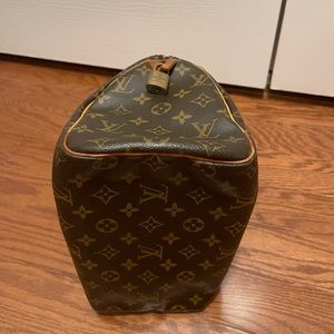 it’s old but no damaged